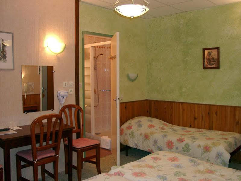Hotel Le Chatelet 圣保罗－德弗努耶 外观 照片
