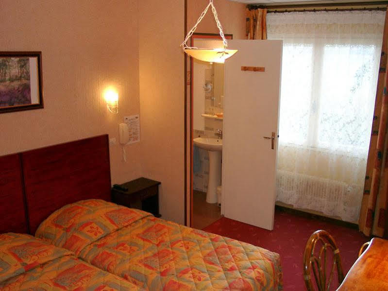 Hotel Le Chatelet 圣保罗－德弗努耶 外观 照片